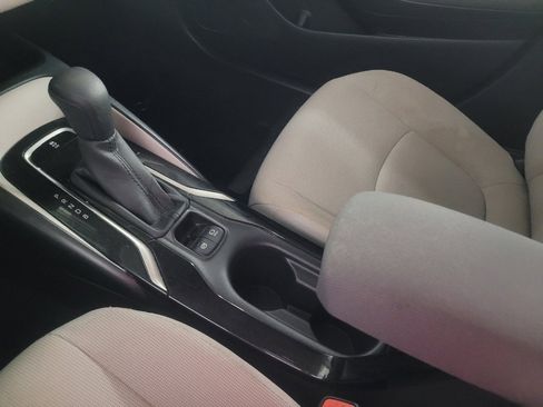 Used 2021 Toyota Corolla LE w/ LE Convenience Package FWD image 26