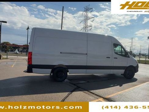 Used 2025 Mercedes-Benz Sprinter 2500 image 4