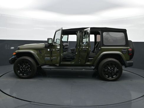 Used 2024 Jeep Wrangler Unlimited Sahara w/ Technology Group AWD/4WD image 41
