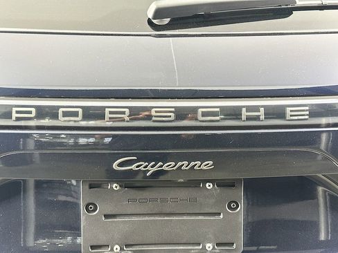 Certified 2023 Porsche Cayenne Platinum Edition AWD/4WD image 34