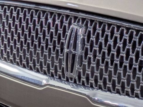 Used 2018 Lincoln MKZ Premiere FWD image 9