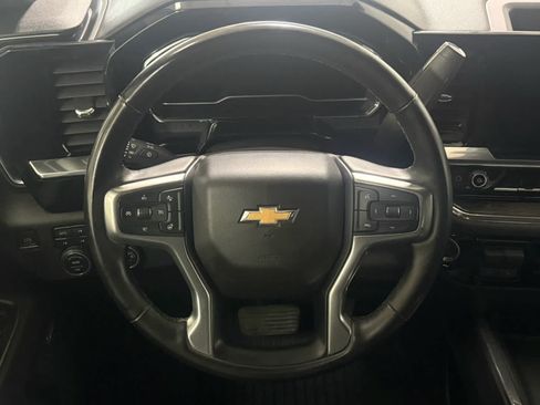 Used 2025 Chevrolet Silverado 2500 LTZ w/ LTZ Convenience Package AWD/4WD image 18