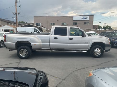 Used 2006 Chevrolet Silverado 3500 LT w/ Heavy-Duty Power Package RWD image 4