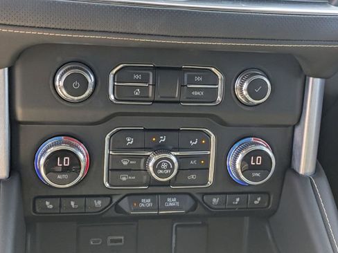 Used 2022 GMC Yukon XL SLT w/ SLT Premium Package image 20