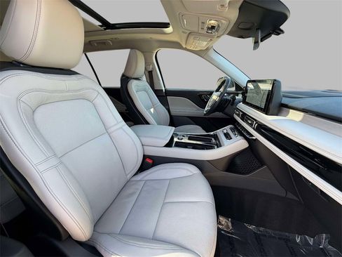 Used 2025 Lincoln Aviator Reserve image 14