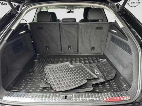 Used 2022 Audi Q8 Premium Plus w/ Premium Plus Package image 36