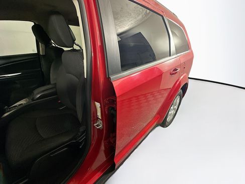 Used 2019 Dodge Journey SE FWD image 12
