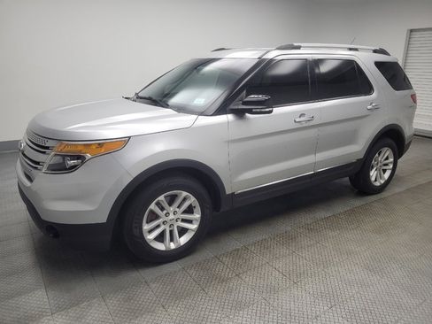 Used 2015 Ford Explorer XLT w/ Equipment Group 202B FWD image 2