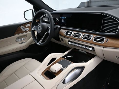 Used 2025 Mercedes-Benz GLE 350 4MATIC image 30