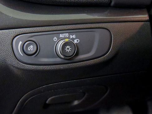 Used 2022 Buick Encore Preferred AWD/4WD image 19