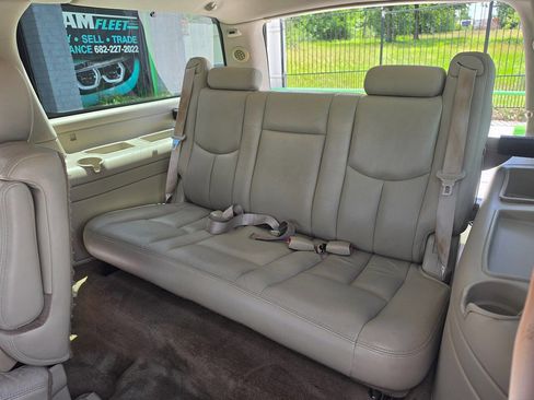 Used 2004 Cadillac Escalade ESV Platinum AWD/4WD image 22