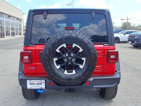 Used 2025 Jeep Wrangler Unlimited Rubicon 4xe w/ Convenience Group AWD/4WD image 29