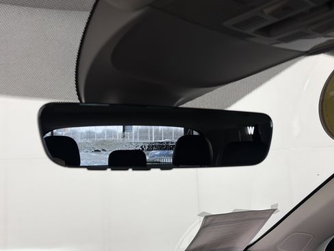 Used 2024 Volkswagen Taos SE w/ Panoramic Sunroof Package image 31