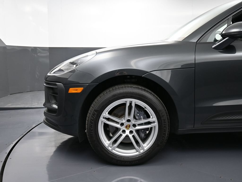 Certified 2025 Porsche Macan AWD/4WD image 12