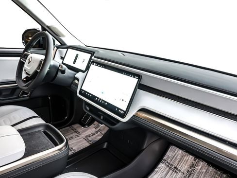 Used 2023 Rivian R1S Adventure image 15