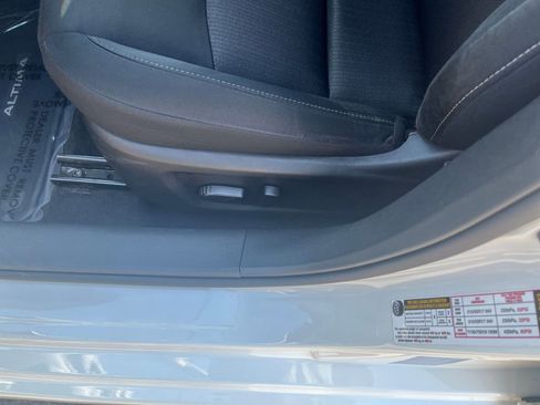 Used 2025 Nissan Altima 2.5 SV FWD image 22