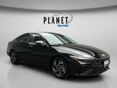 Certified 2025 Hyundai Elantra Limited FWD image 1