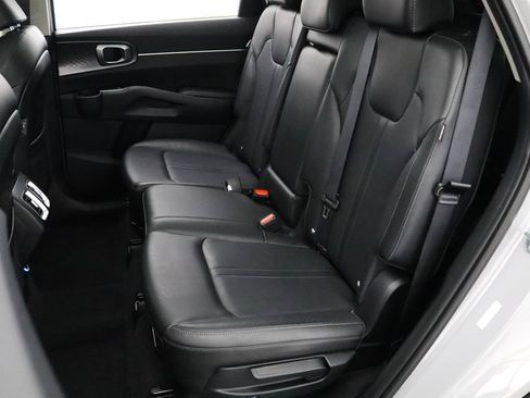 Used 2024 Kia Sorento S w/ Panoramic Sunroof Package FWD image 8