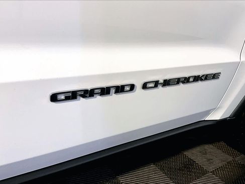 Used 2019 Jeep Grand Cherokee Limited w/ Luxury Group II AWD/4WD image 10
