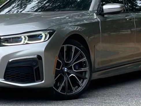 Used 2020 BMW 750i xDrive AWD/4WD image 2