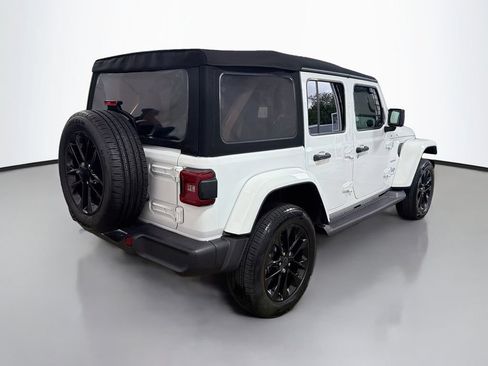 Used 2024 Jeep Wrangler Unlimited Sahara w/ Technology Group AWD/4WD image 9