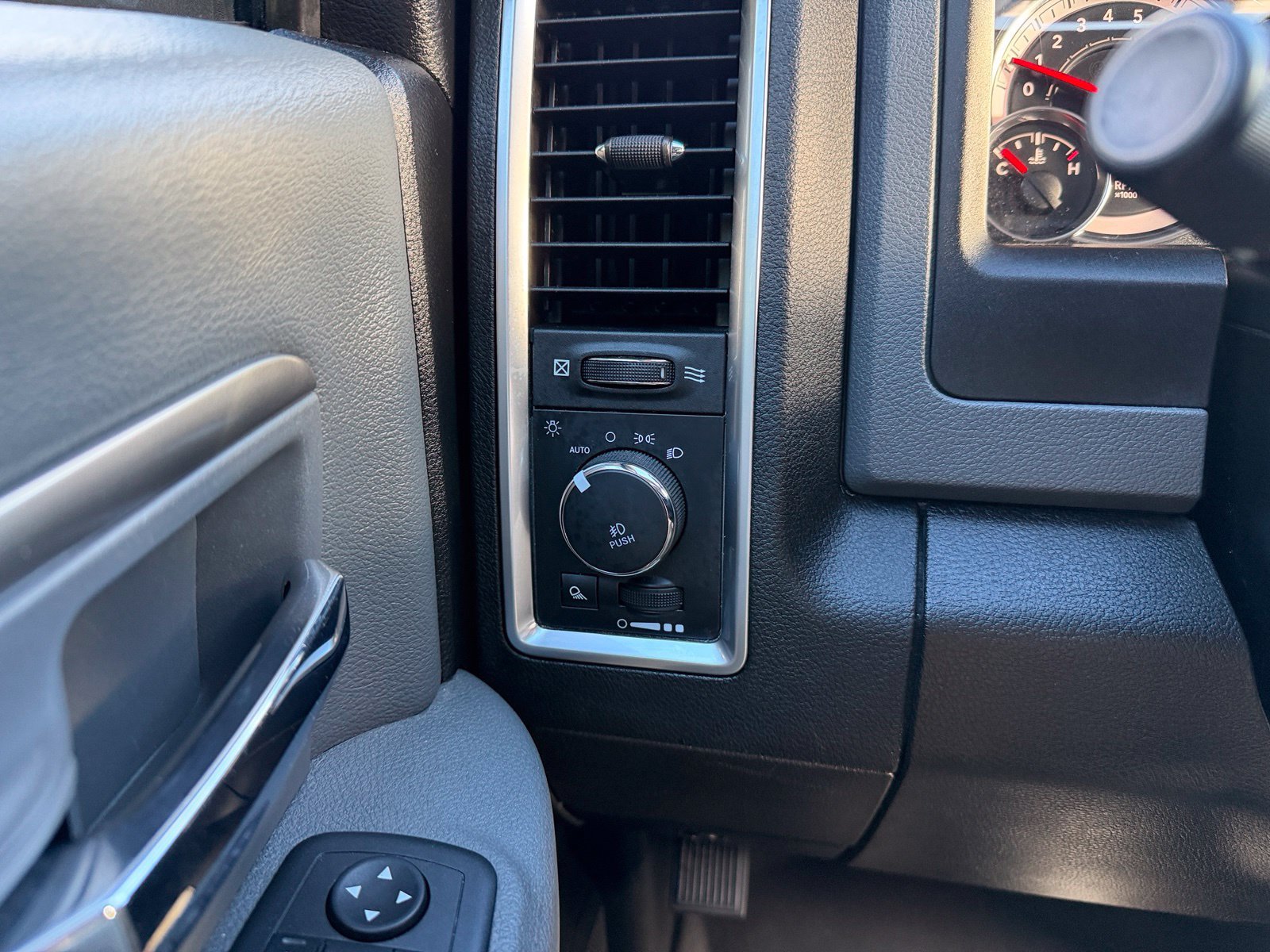 Used 2019 RAM 1500 Big Horn AWD/4WD image 13
