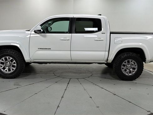 Used 2017 Toyota Tacoma SR5 image 8