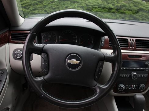 Used 2010 Chevrolet Impala LT w/ Luxury Edition Package FWD image 17