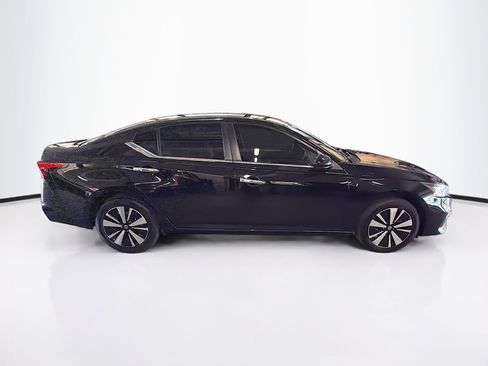Used 2022 Nissan Altima 2.5 SV AWD/4WD image 10