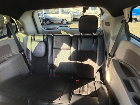 Used 2019 Dodge Grand Caravan SXT image 13