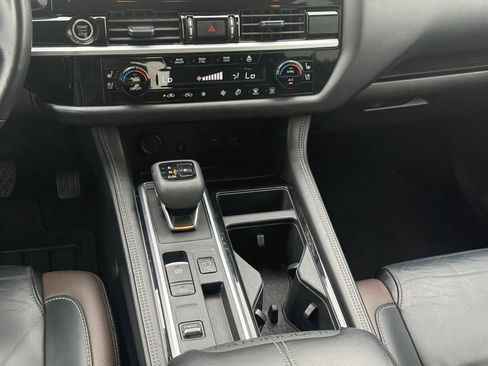 Used 2024 Nissan Pathfinder Platinum FWD image 18