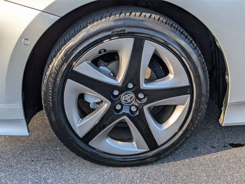 Used 2021 Toyota Prius XLE image 10