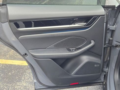 Certified 2025 Porsche Macan Electric image 31