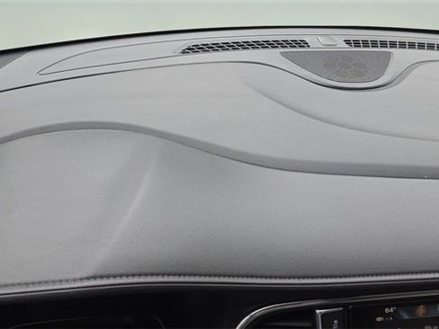 Used 2019 Buick Enclave Essence image 9