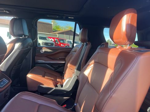 Used 2025 Lincoln Navigator Reserve image 22