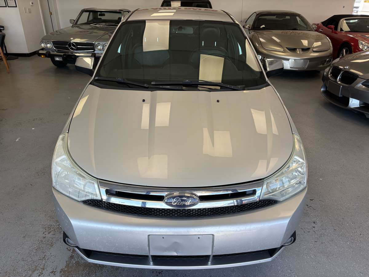 Used 2010 Ford Focus SEL FWD image 2