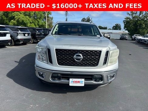Used 2019 Nissan Titan SV w/ SV Convenience Package image 2