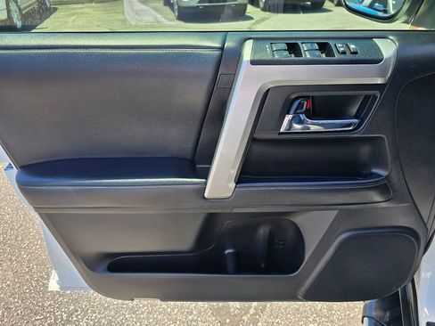 Used 2020 Toyota 4Runner SR5 Premium w/ Moonroof Package AWD/4WD image 9