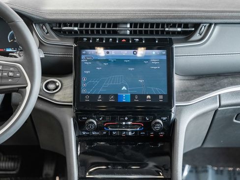 Certified 2023 Jeep Grand Cherokee Limited AWD/4WD image 24