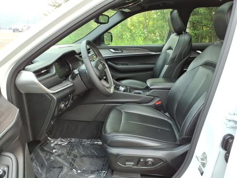 Used 2024 Jeep Grand Cherokee Limited 4xe AWD/4WD image 12