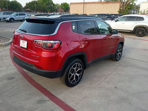 Used 2025 Jeep Compass Limited image 9