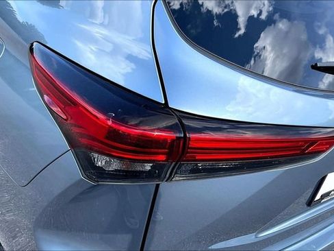 Used 2020 Toyota Highlander Limited FWD image 21