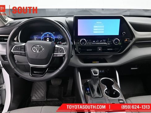 Used 2023 Toyota Highlander Limited w/ Protection Package #3 (TMS) AWD/4WD image 11