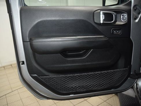 Used 2018 Jeep Wrangler Unlimited Sahara image 46