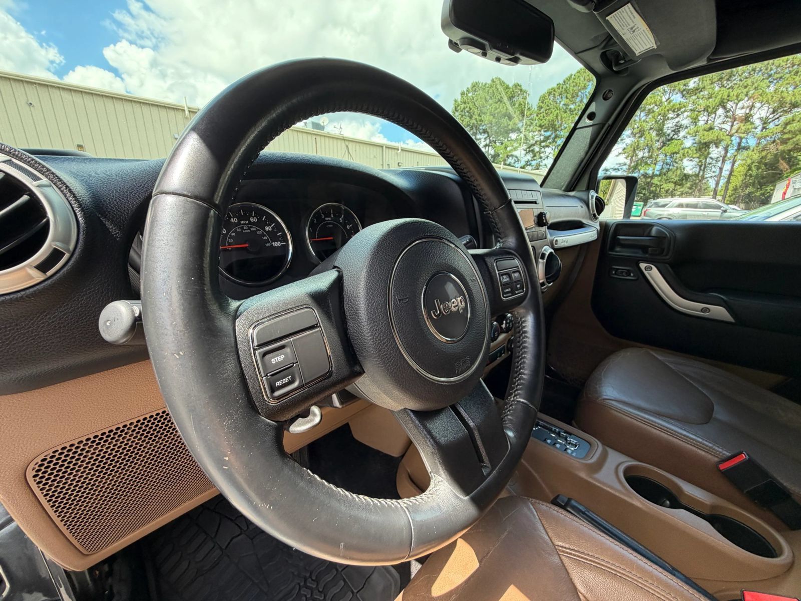 Used 2017 Jeep Wrangler Unlimited Sahara w/ Max Tow Package AWD/4WD image 14