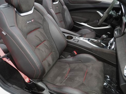 Certified 2021 Chevrolet Camaro ZL1 RWD image 17