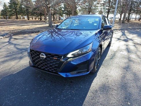 Used 2023 Nissan Altima 2.5 SR image 2