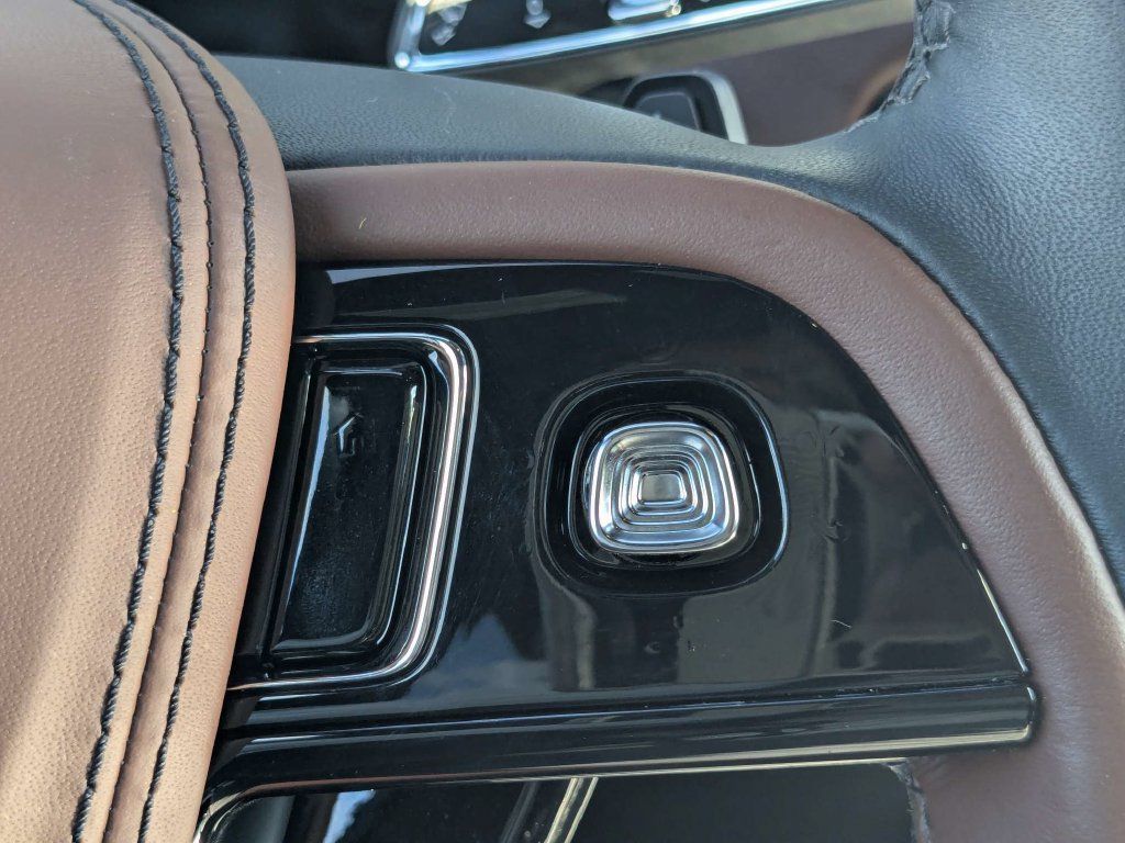 Used 2025 Lincoln Aviator Reserve w/ Equipment Group 201A AWD/4WD image 33
