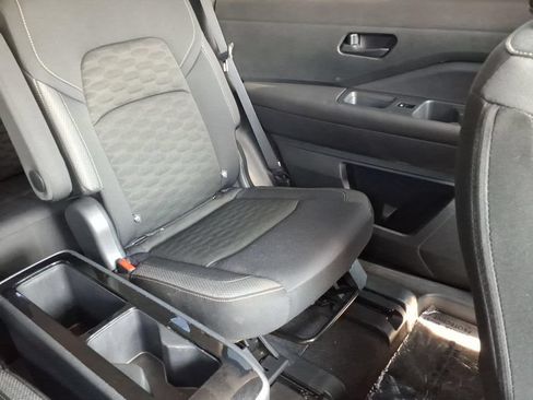 Used 2024 Nissan Pathfinder SV w/ SV Premium Package FWD image 18