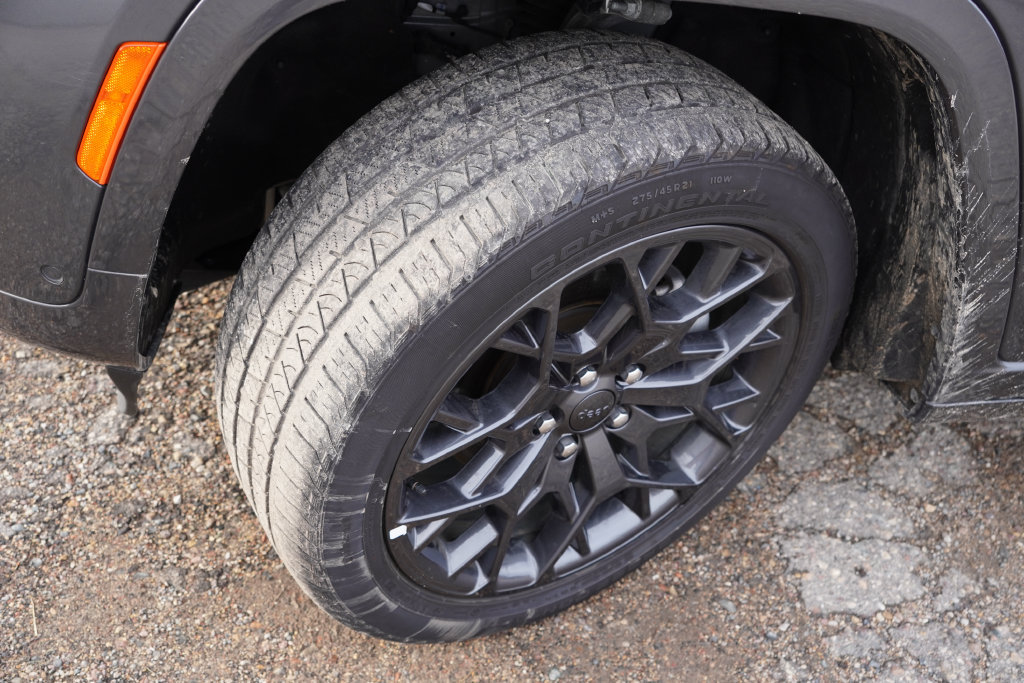 Certified 2025 Jeep Grand Cherokee Summit w/ Obsidian Package AWD/4WD image 14